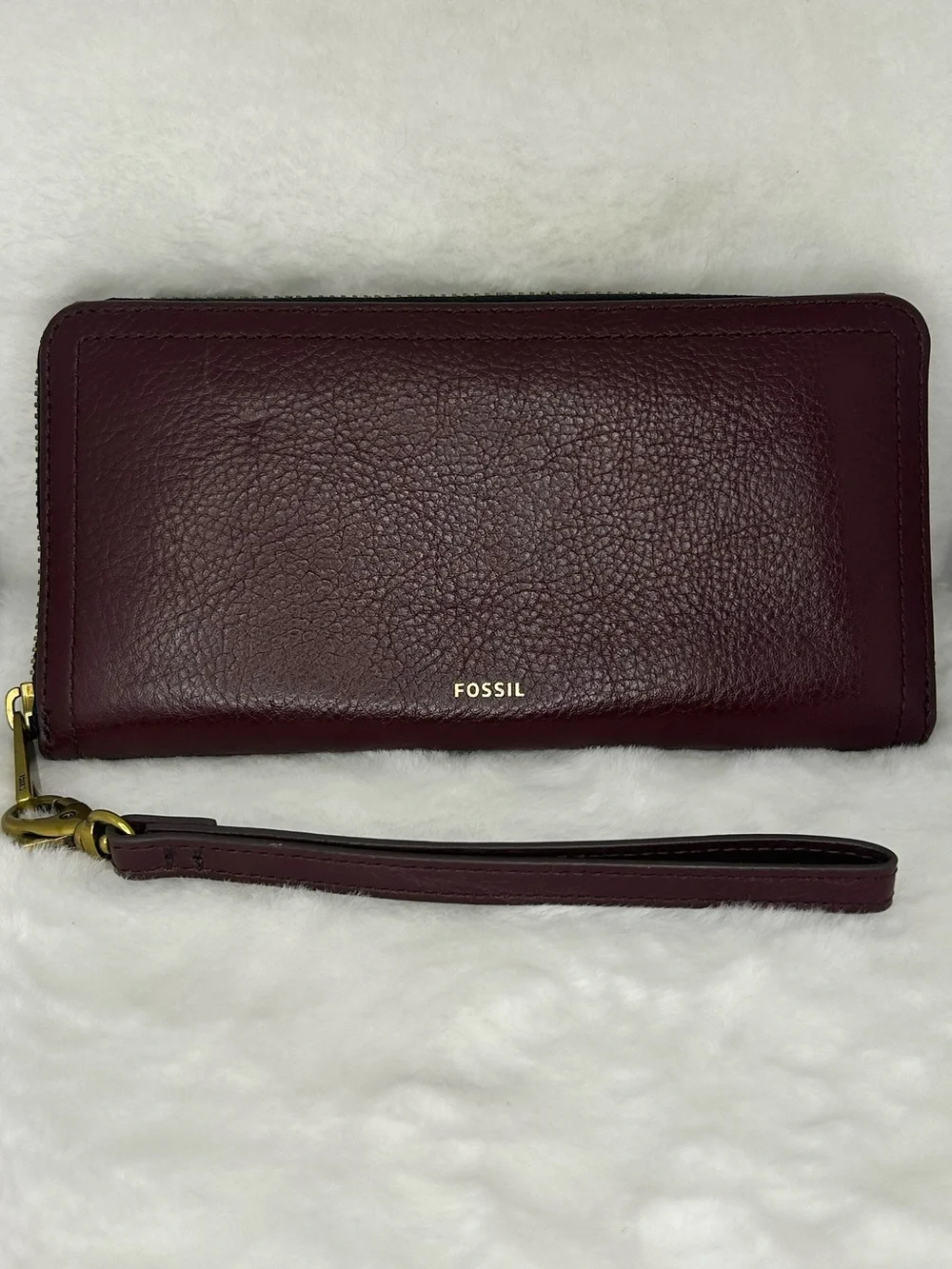 FOSSIL COW HIDE LEATHER ZIP AROUND CLUTCH WITH WRISTLET